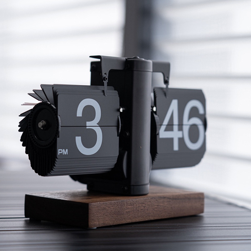 Vintage-inspired Artisanal Automatic Page-turning Clock